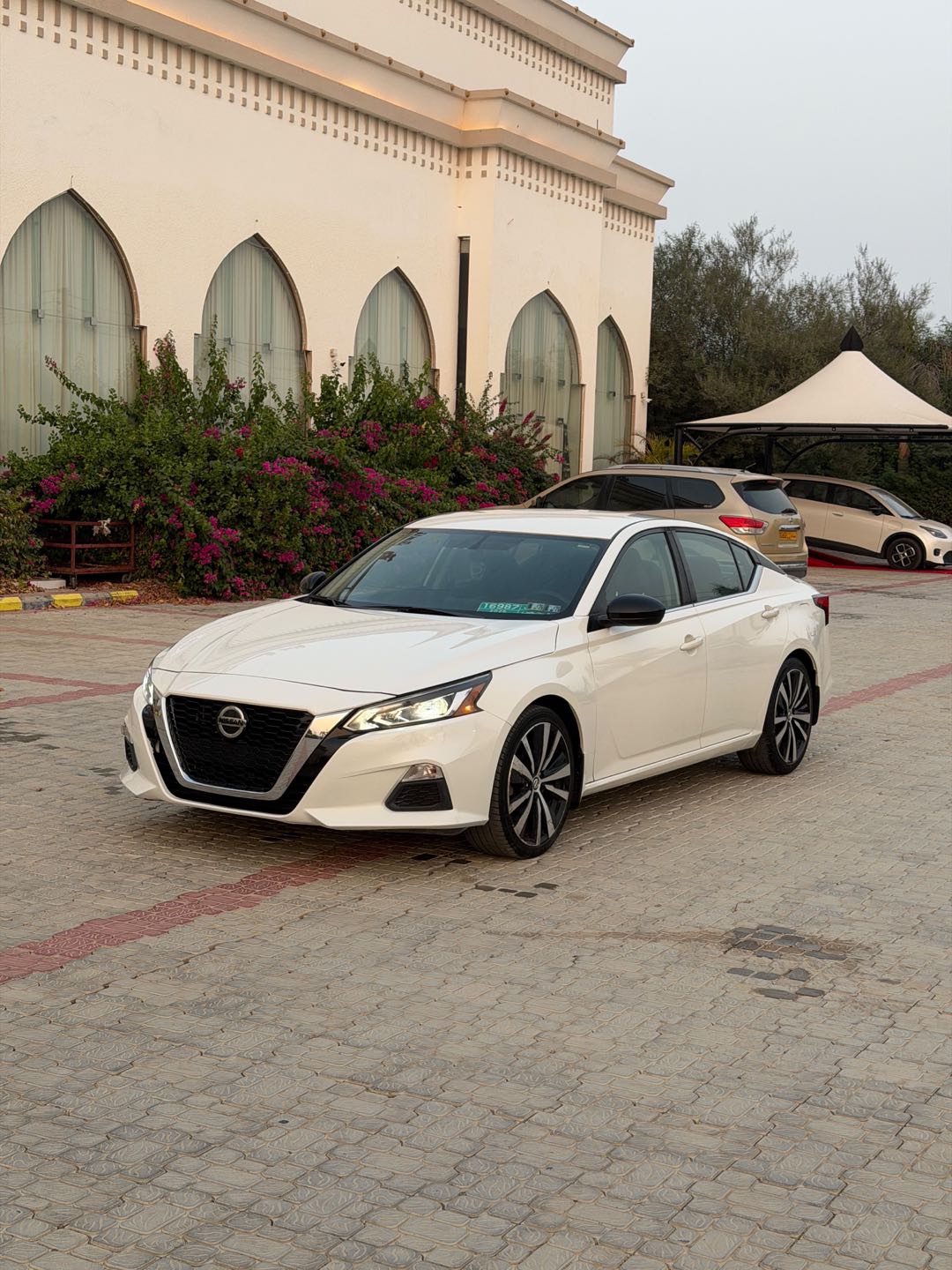 Car Image 2019 NISSAN ALTIMA SR
