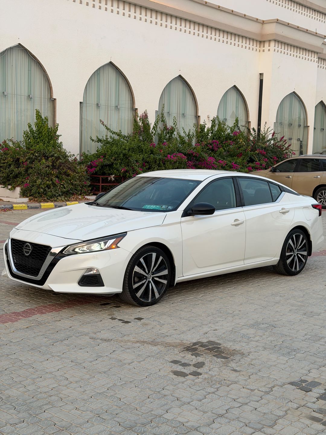 Car Image 2019 NISSAN ALTIMA SR