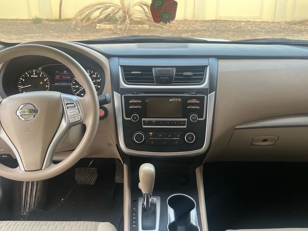 Car Image 2016 NISSAN ALTIMA SV