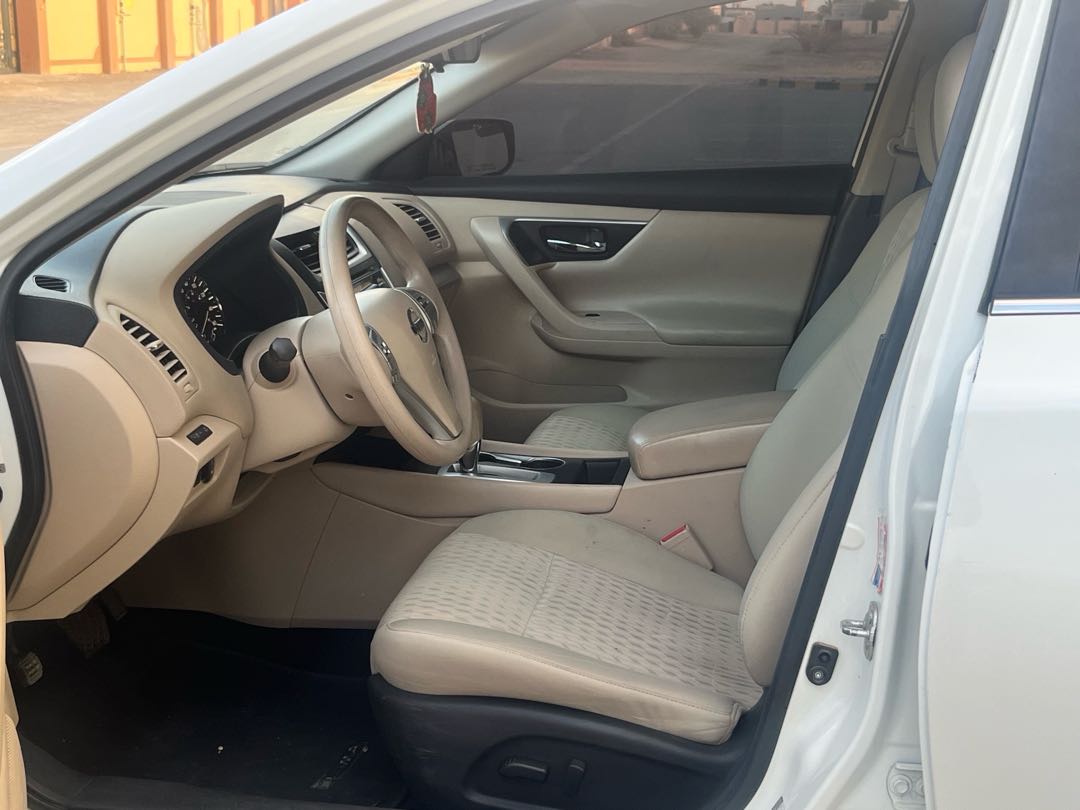Car Image 2016 NISSAN ALTIMA SV