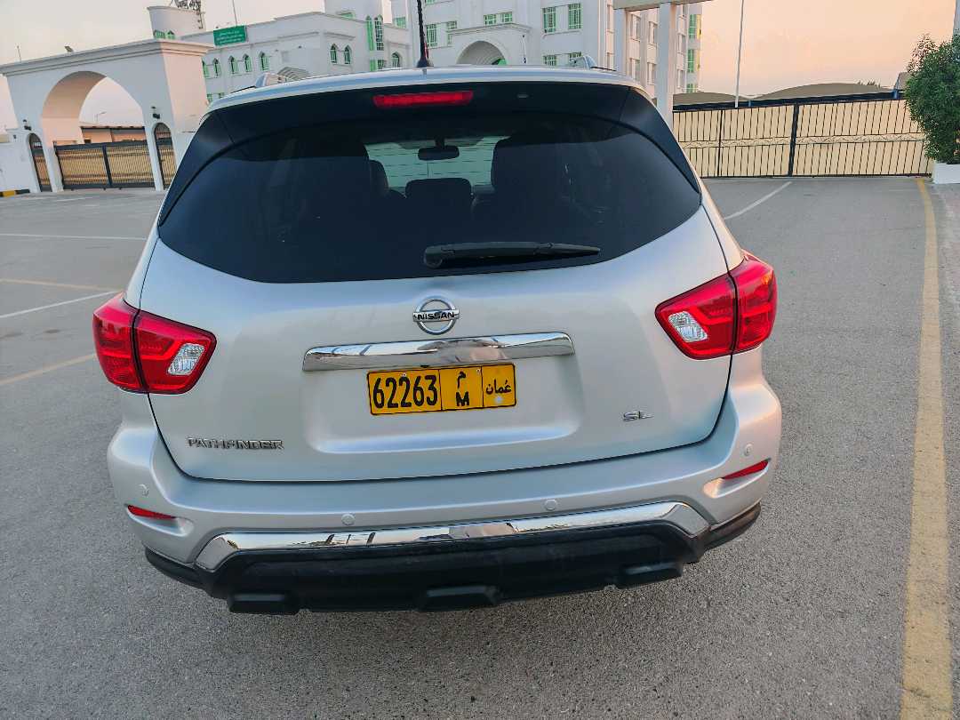 نيسان باثفيندر SV 2018