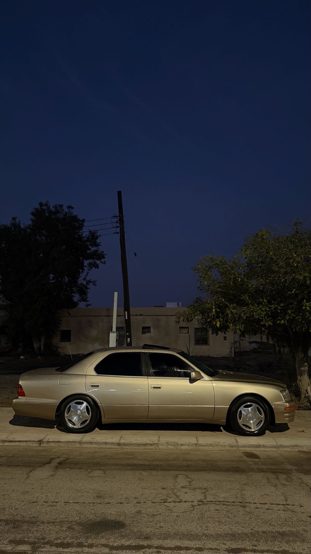 Car Image 1996 LEXUS LS 400