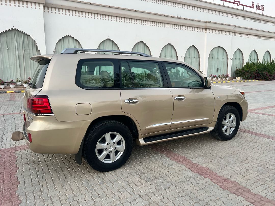 لكزس LX 570 Base 2010
