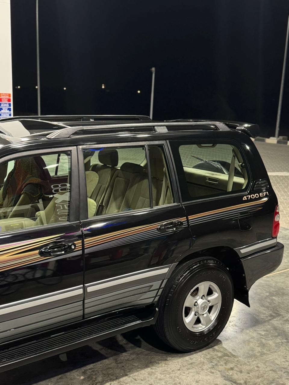 Car Image 2004 TOYOTA LAND CRUISER VX.R
