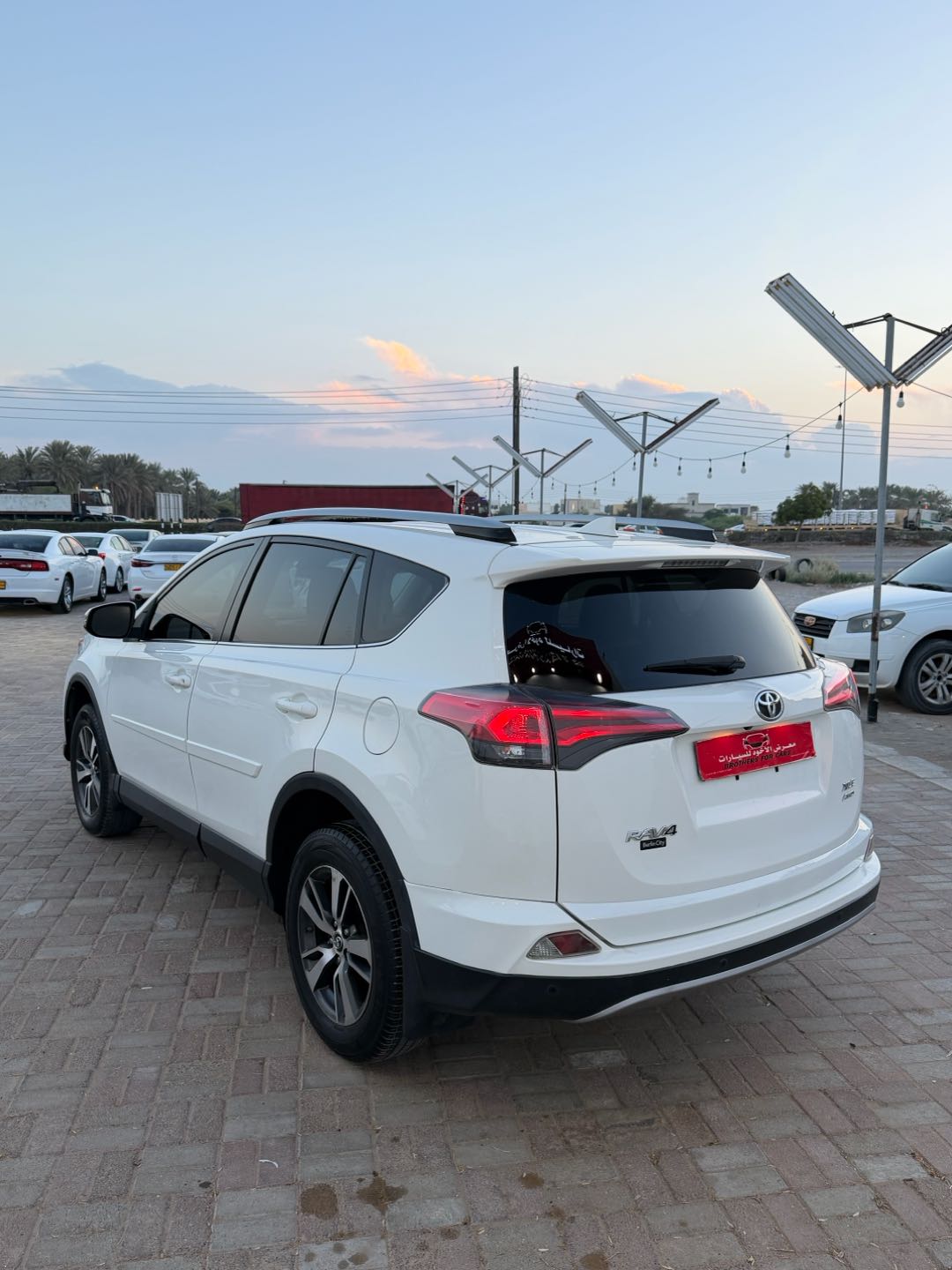 Car Image 2018 TOYOTA RAV4 XLE