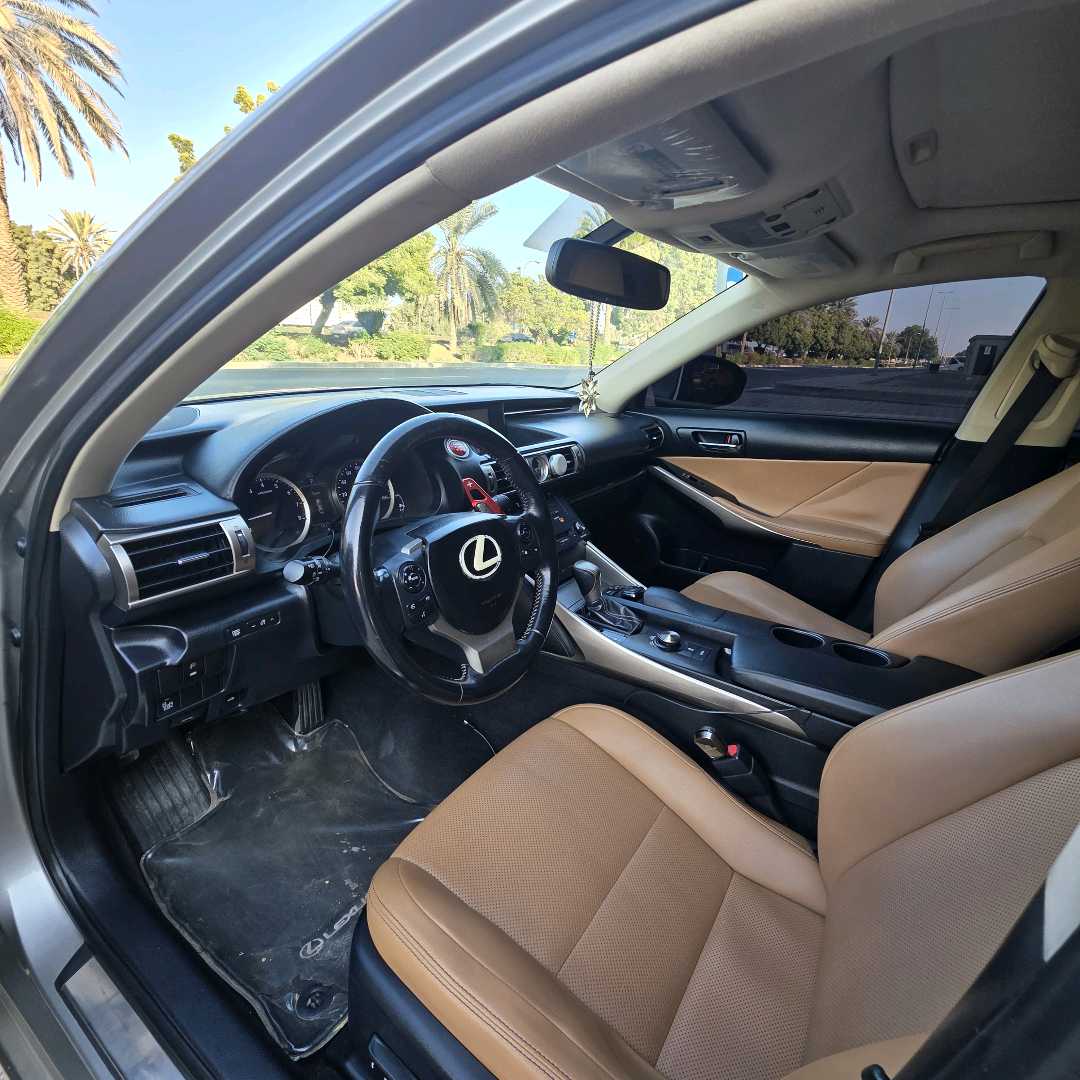 Car Image 2016 LEXUS IS 300