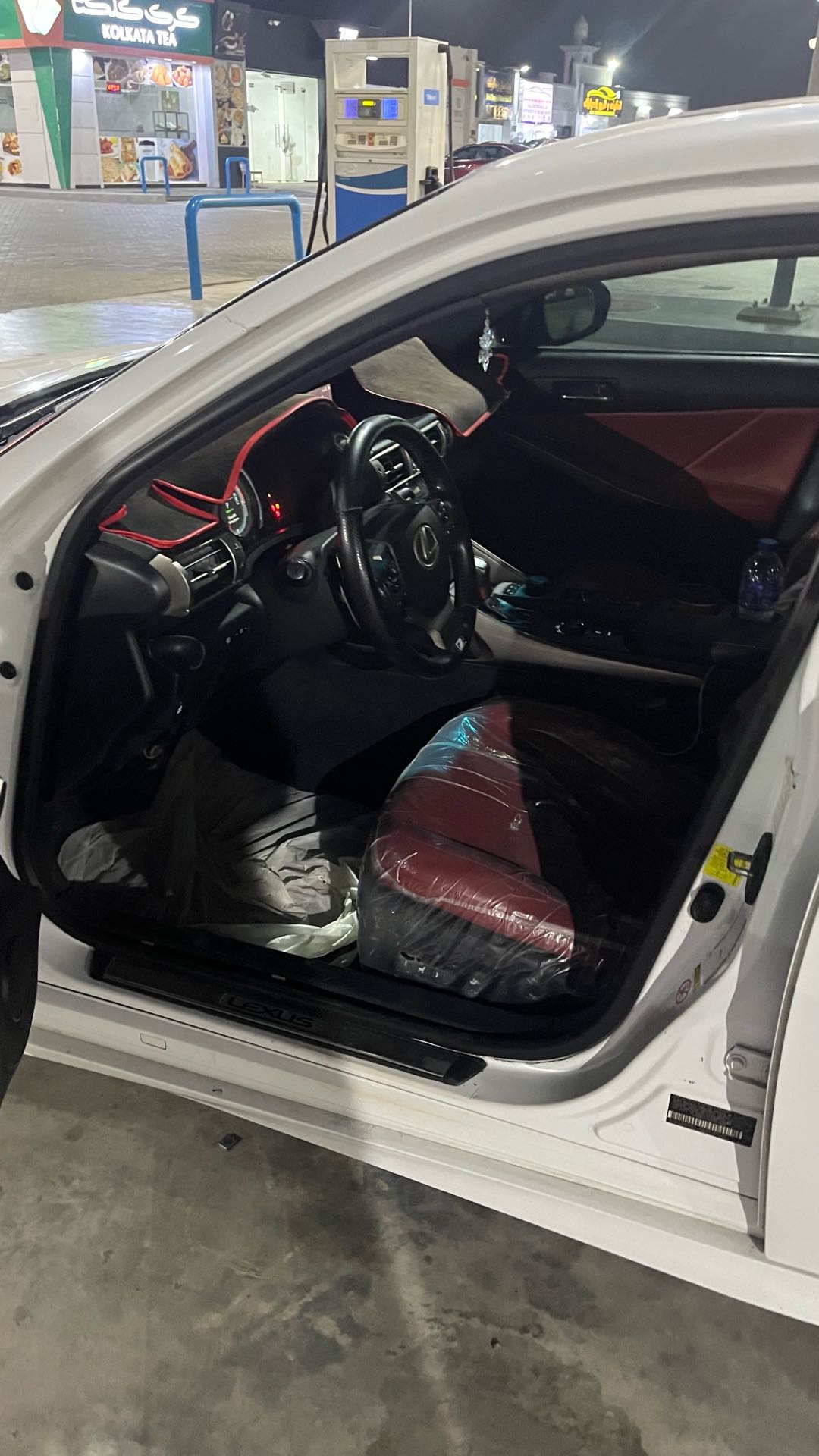 Car Image 2016 LEXUS IS 200