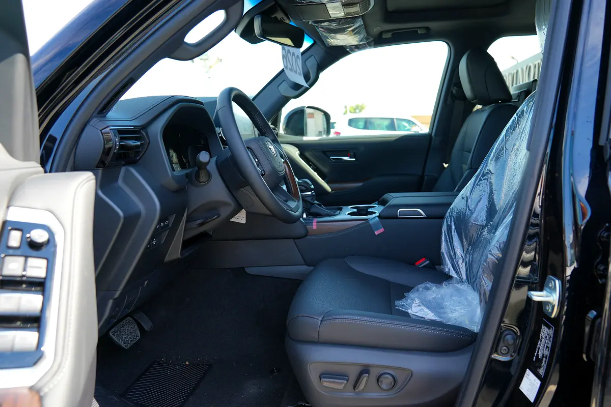 Car Image 2026 TOYOTA LAND CRUISER GX.R