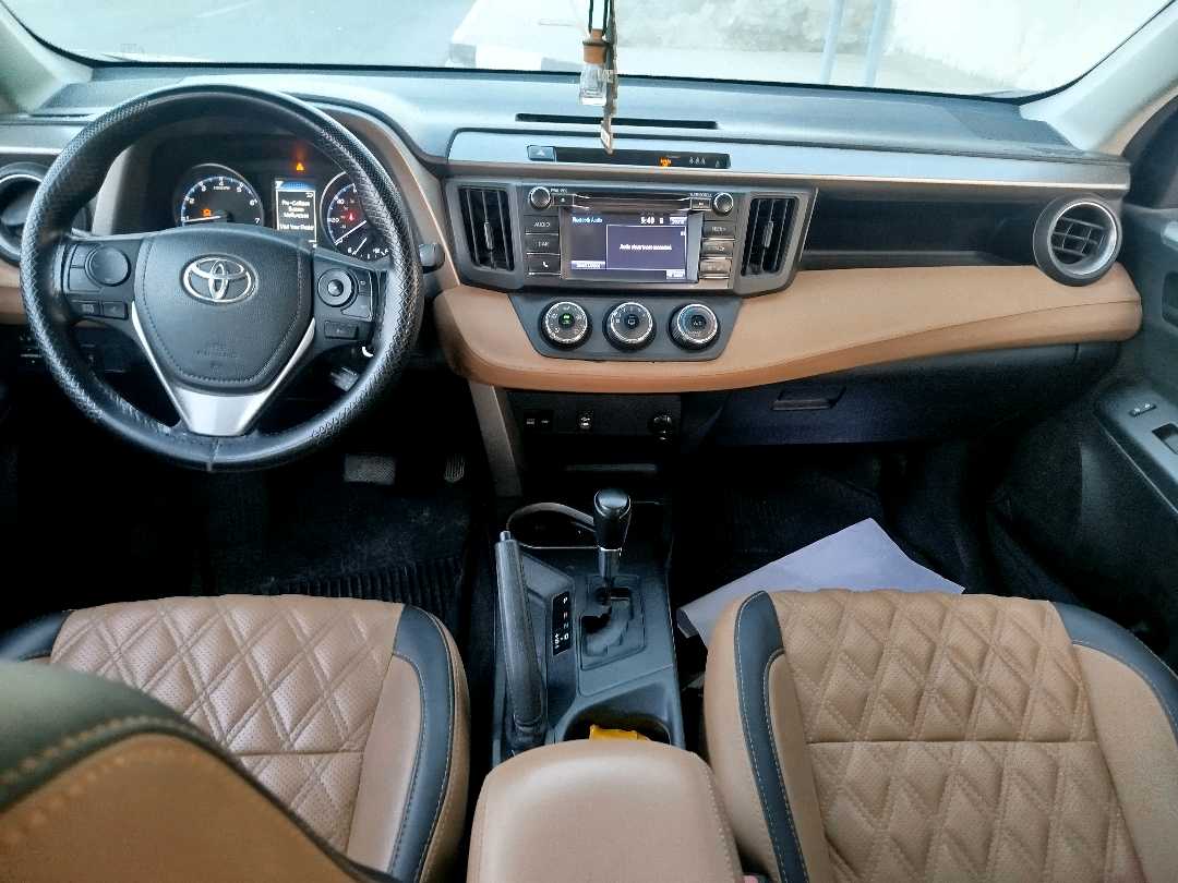 Car Image 2018 TOYOTA RAV4 EX