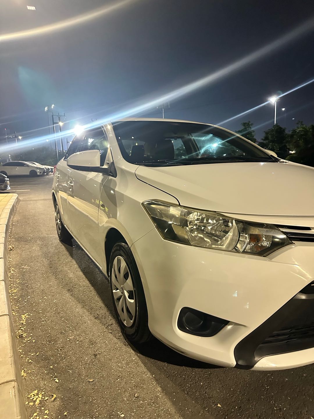 Car Image 2017 TOYOTA YARIS E