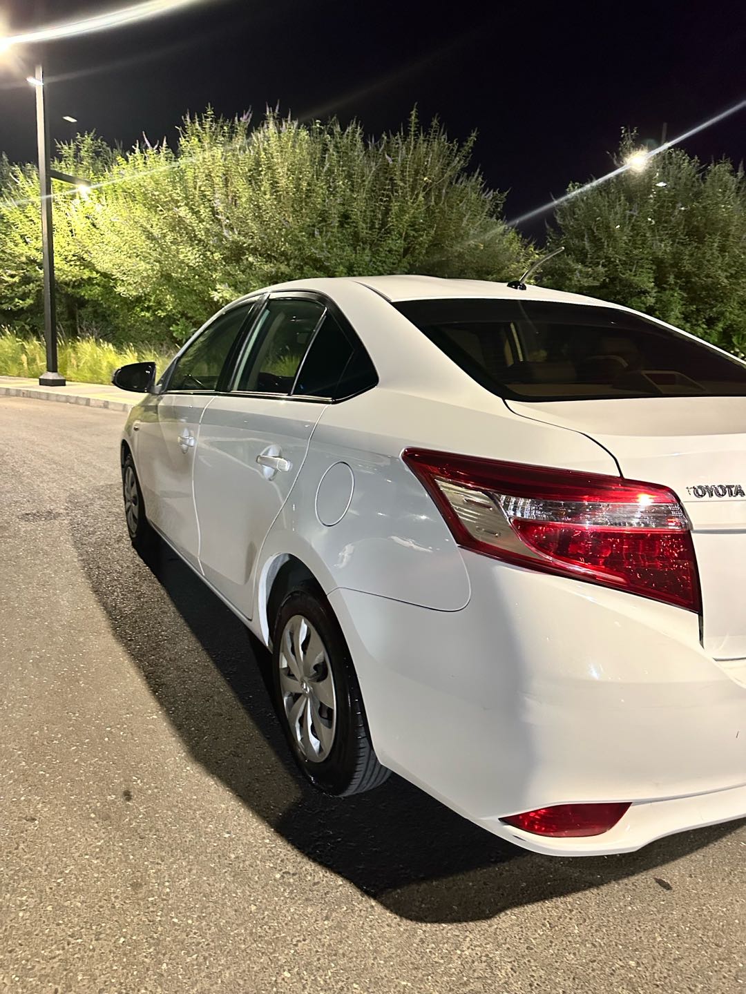 Car Image 2017 TOYOTA YARIS E