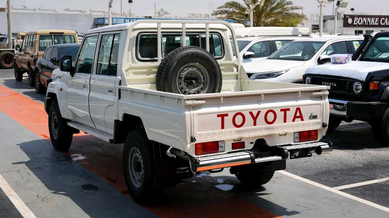 Car Image 2026 TOYOTA CRUISER 70 