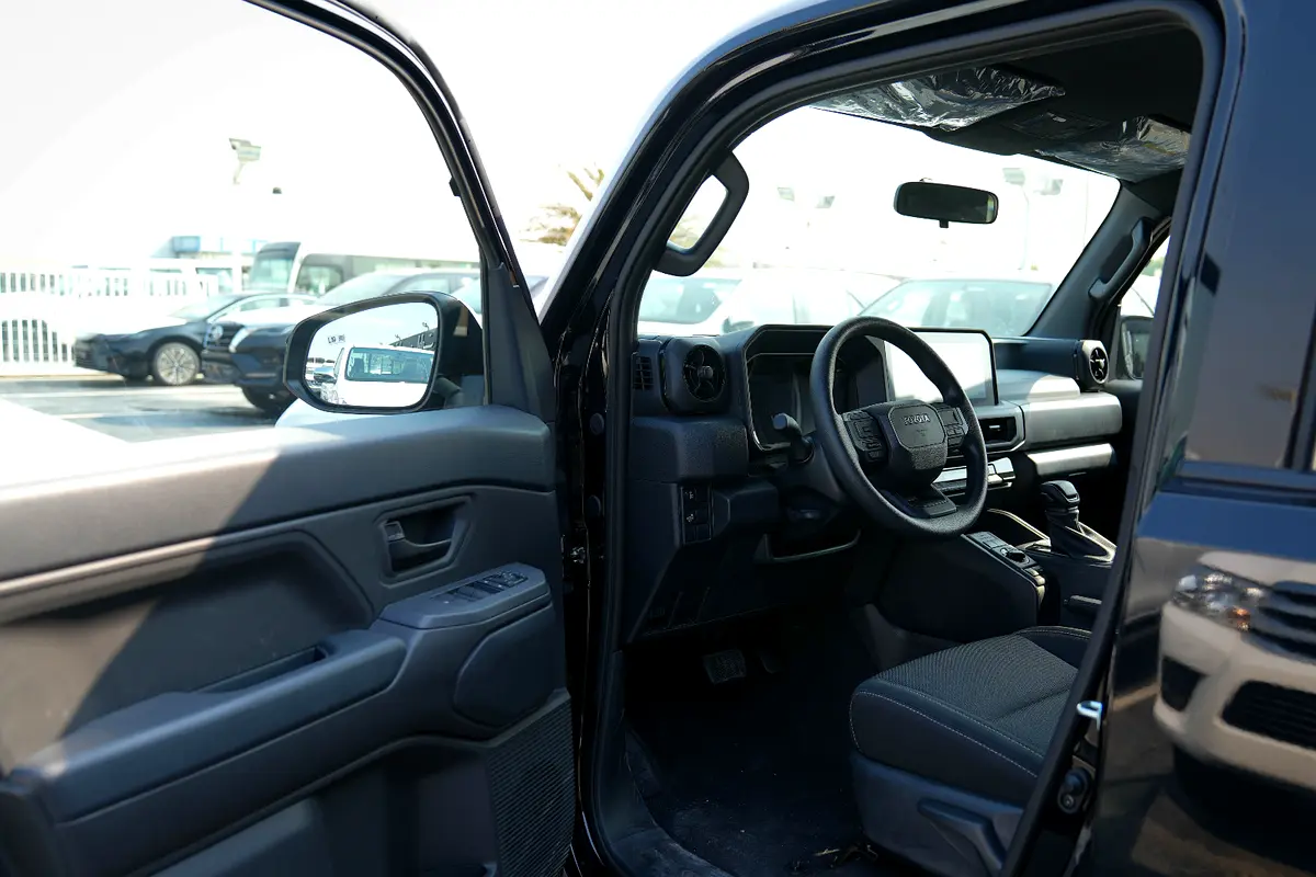 Car Image 2027 TOYOTA FJ CRUISER 