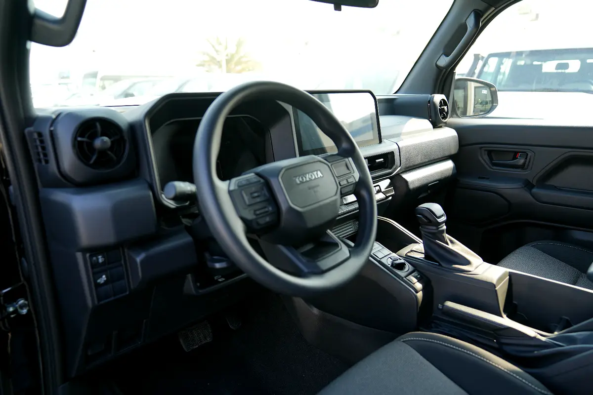 Car Image 2027 TOYOTA FJ CRUISER 