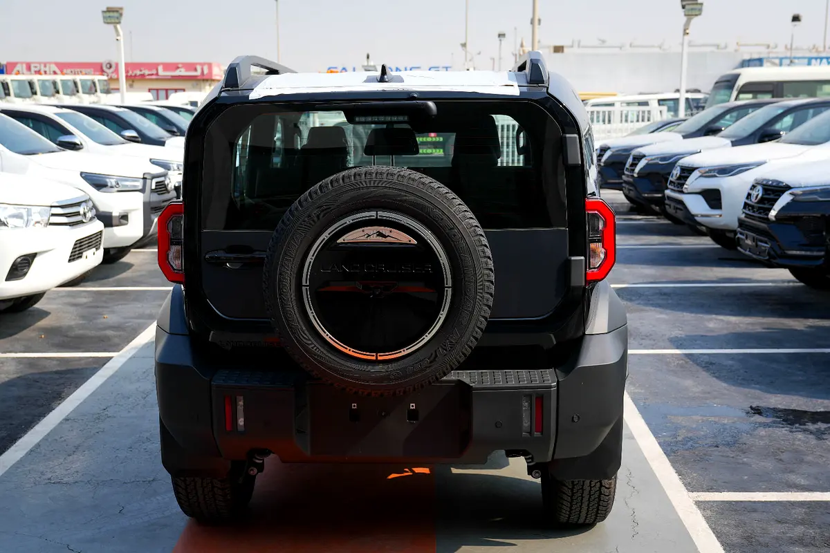 Car Image 2027 TOYOTA FJ CRUISER 