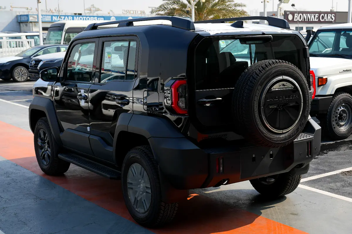 Car Image 2027 TOYOTA FJ CRUISER 