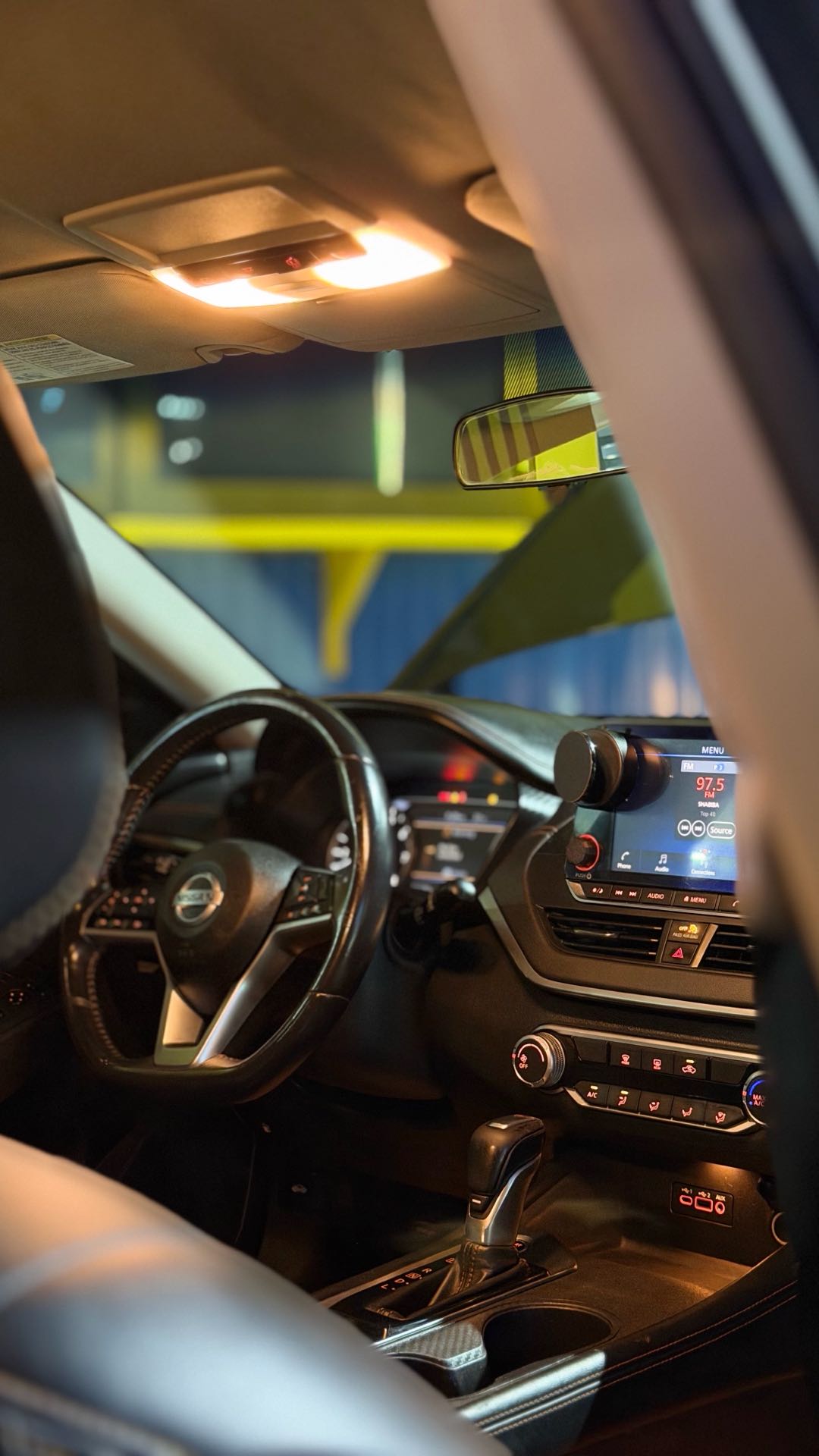 Car Image 2019 NISSAN ALTIMA SR