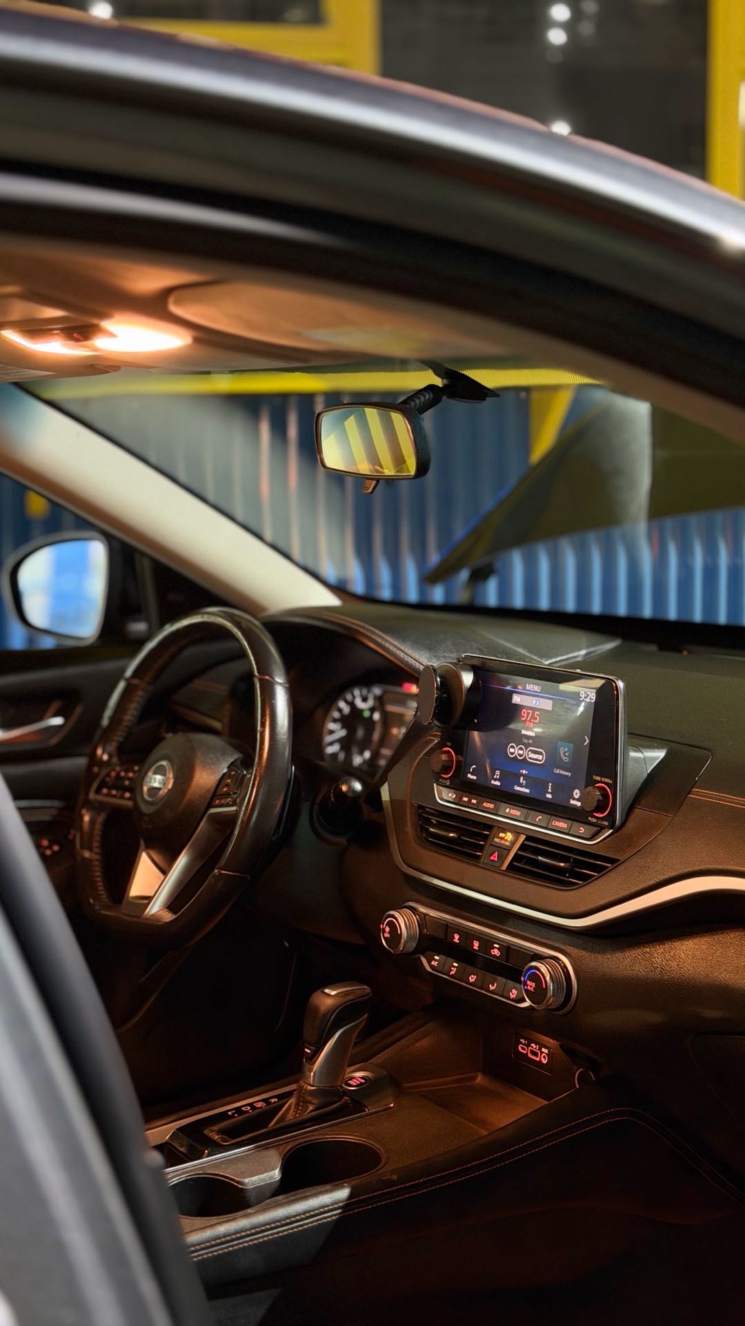 Car Image 2019 NISSAN ALTIMA SR