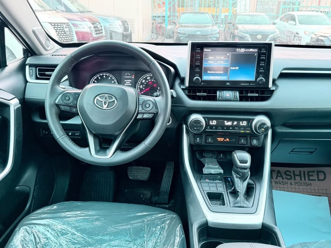 Car Image 2021 TOYOTA RAV4 XLE
