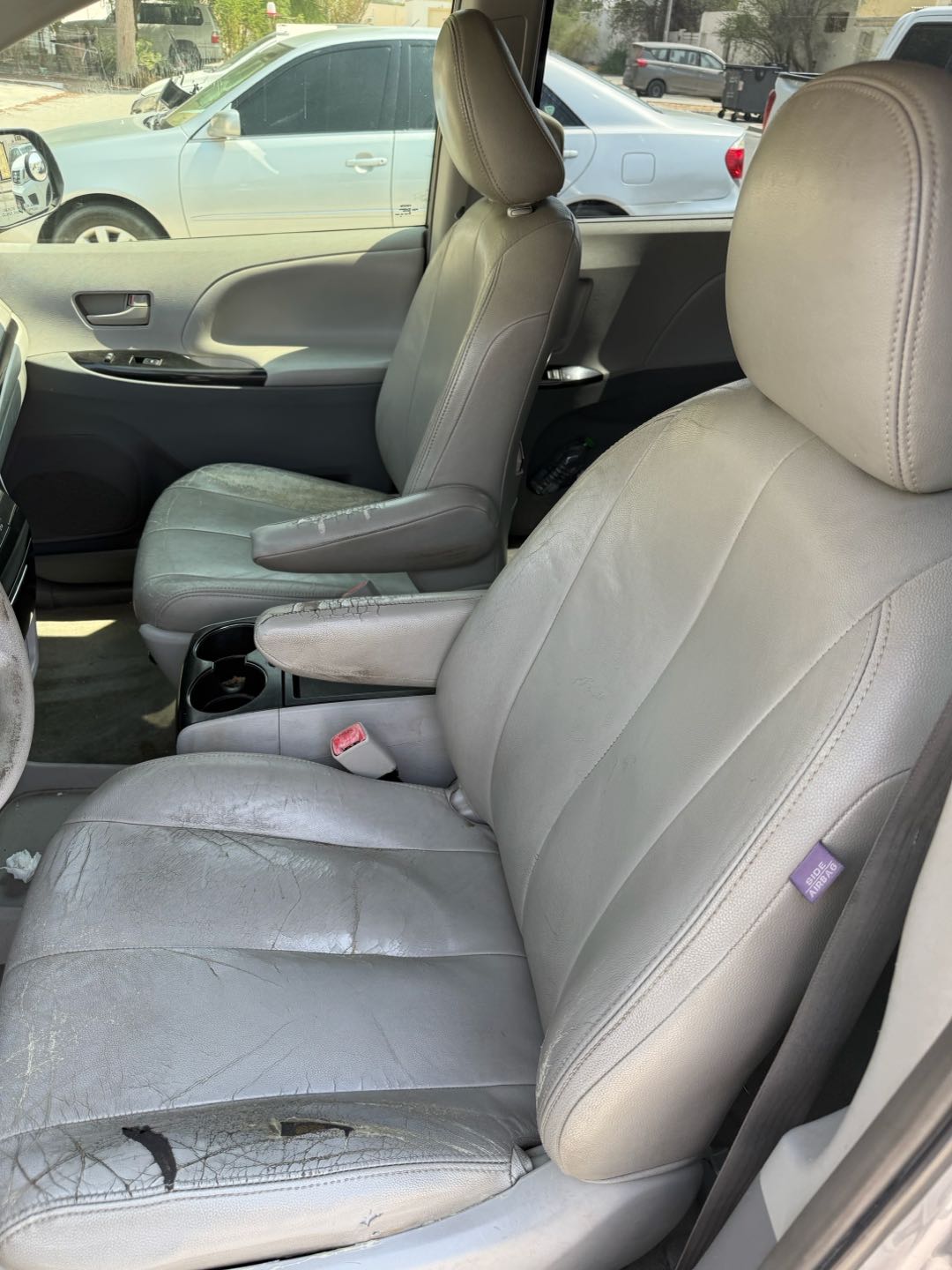 Car Image 2011 TOYOTA SIENNA LE