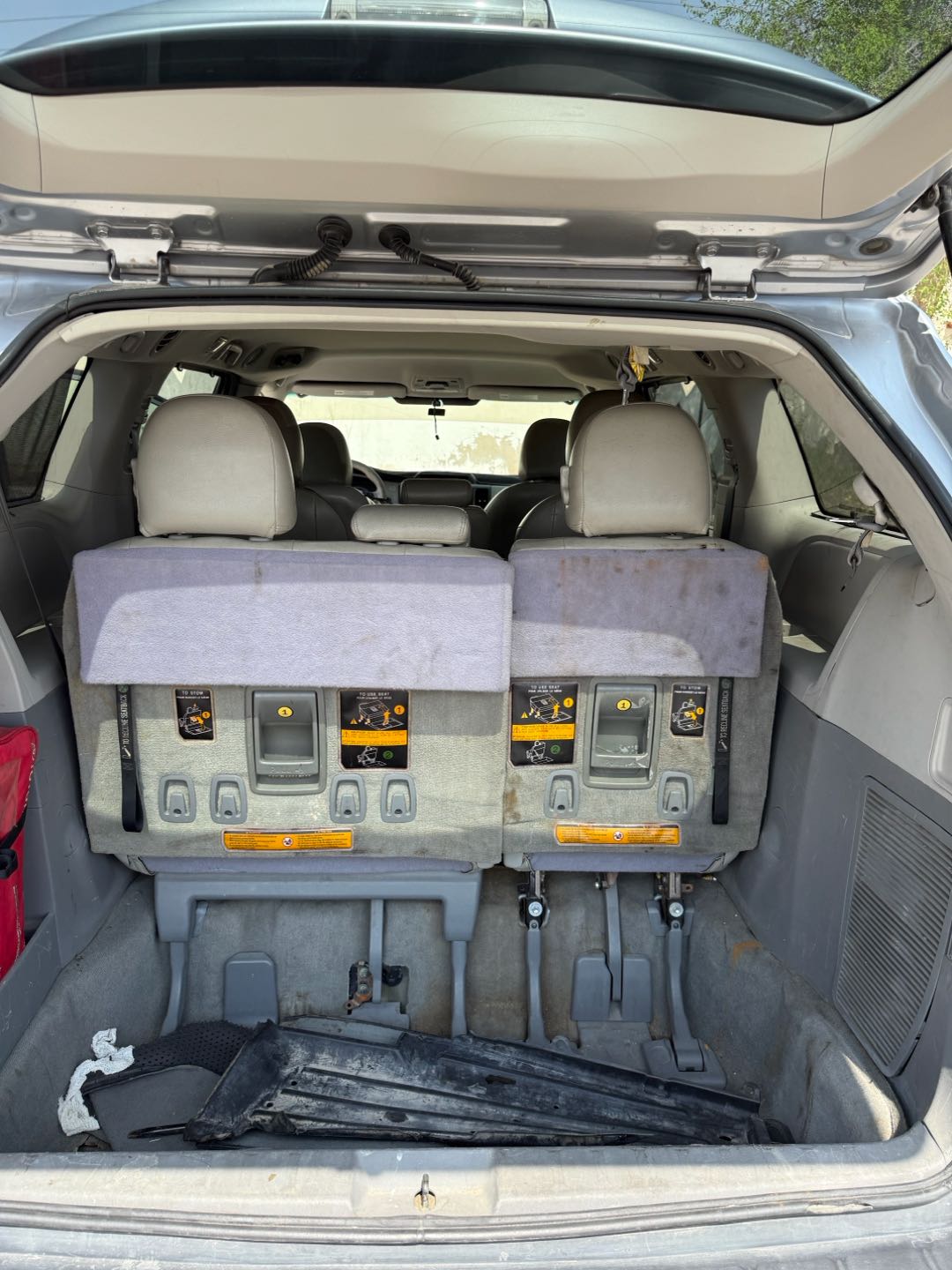 Car Image 2011 TOYOTA SIENNA LE