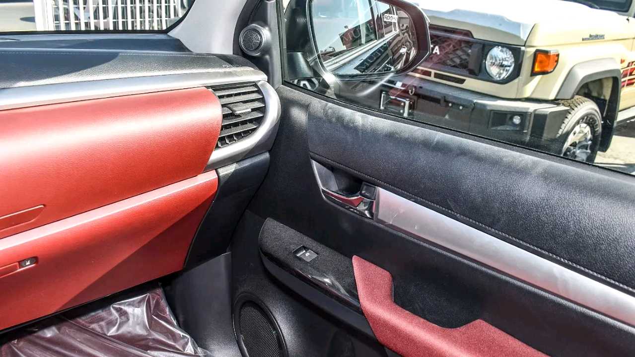 Car Image 2026 TOYOTA HILUX SR5