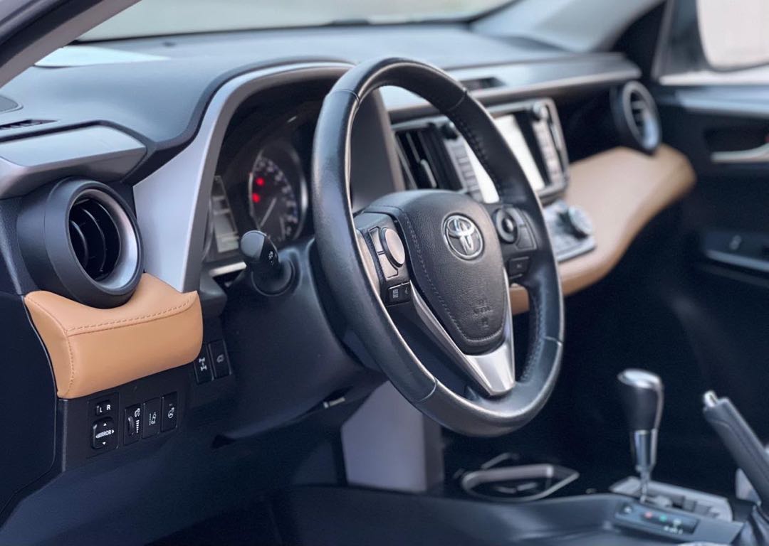 Car Image 2017 TOYOTA RAV4 LIMITED