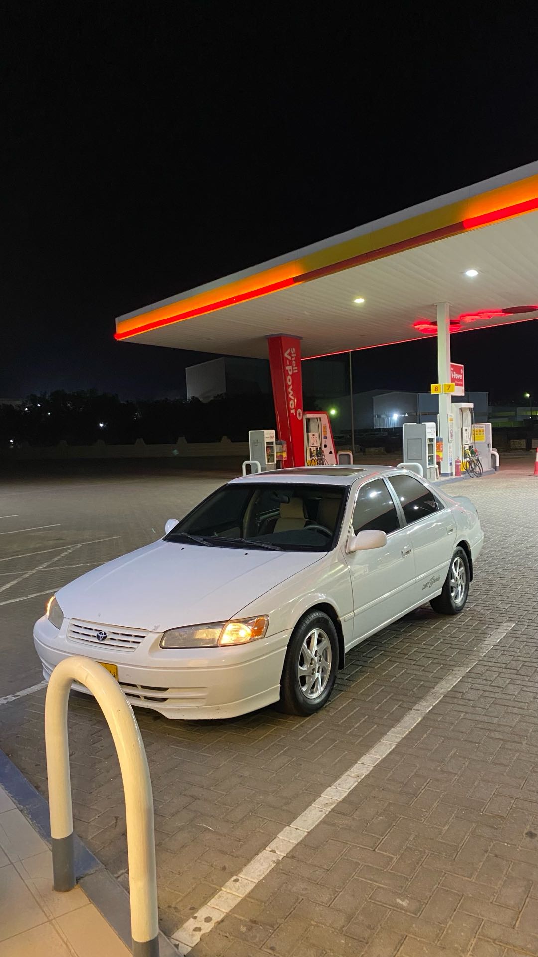 Car Image 1998 TOYOTA CAMRY LE