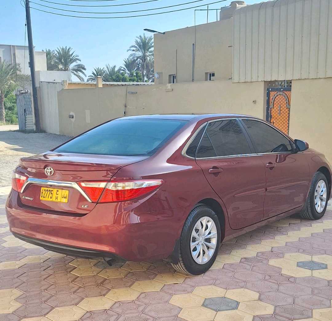 Car Image 2017 TOYOTA CAMRY LE