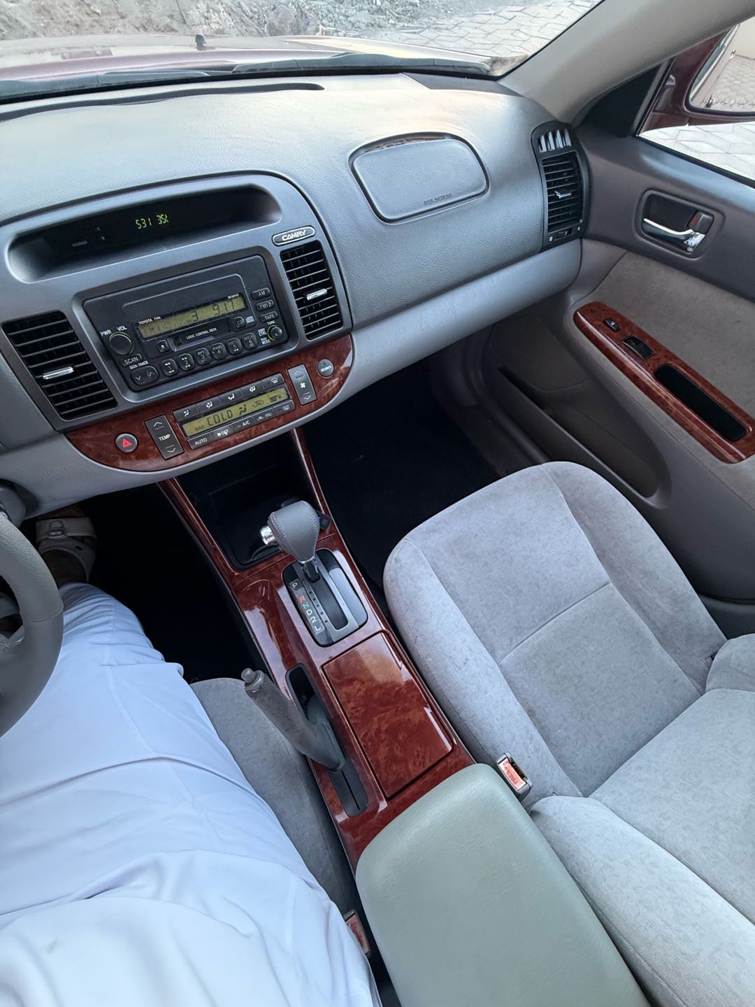 Car Image 2004 TOYOTA CAMRY GLE