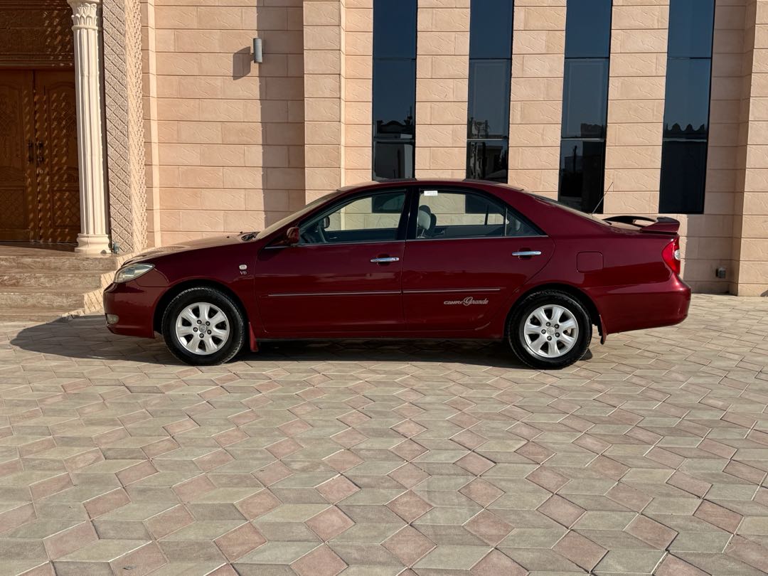 Car Image 2004 TOYOTA CAMRY GLE