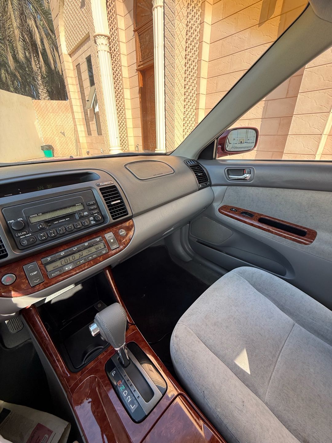 Car Image 2004 TOYOTA CAMRY GLE