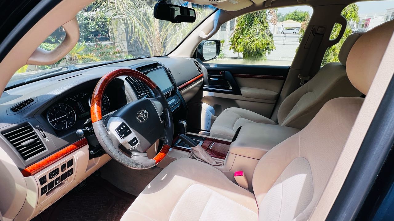 Car Image 2013 TOYOTA LAND CRUISER GX.R
