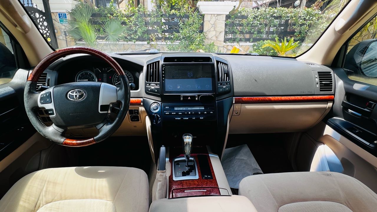 Car Image 2013 TOYOTA LAND CRUISER GX.R