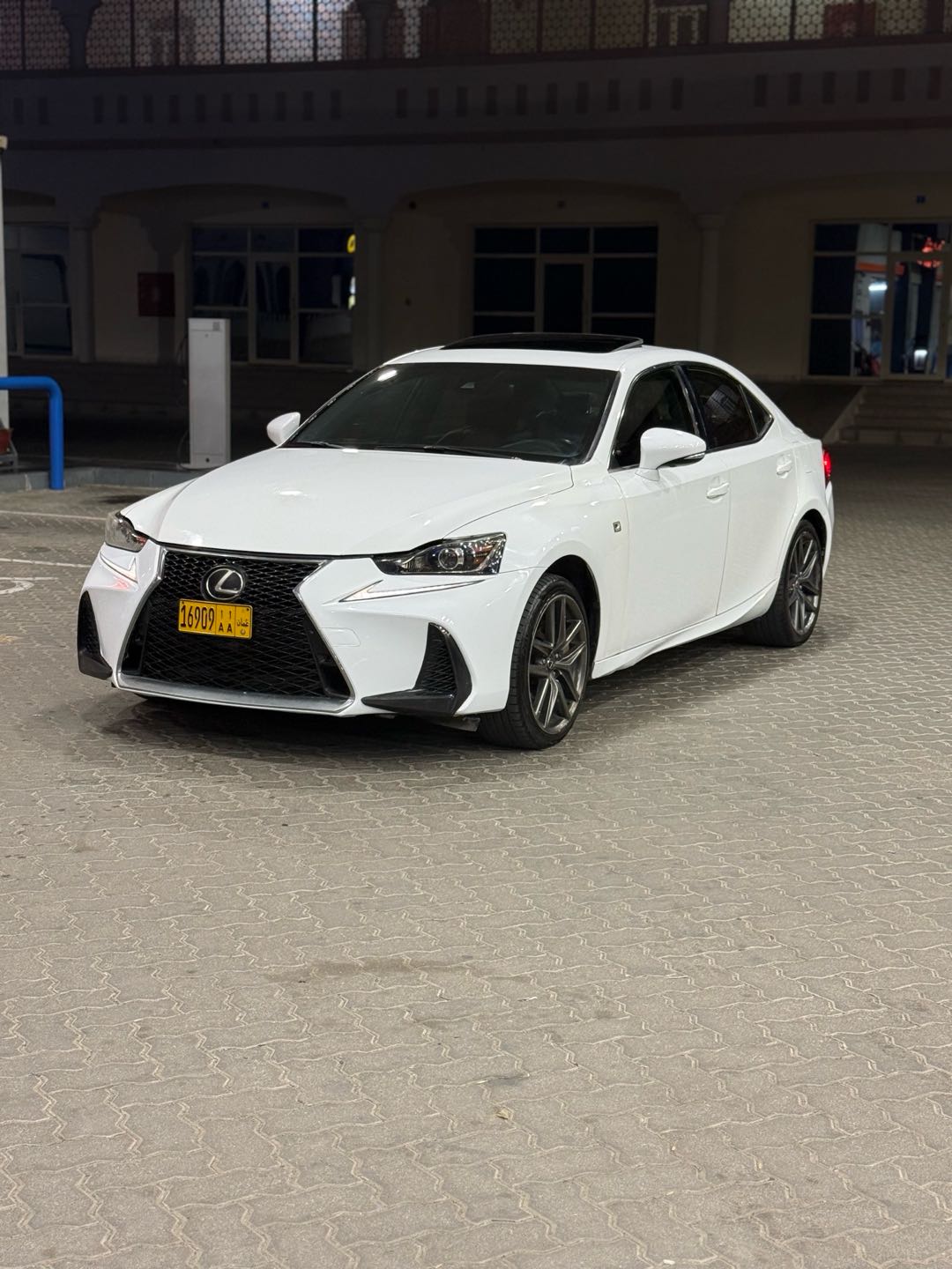 Car Image 2017 LEXUS IS 200