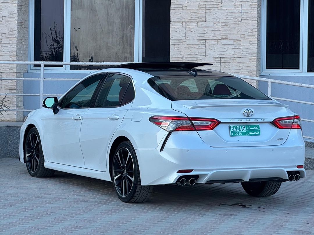 Car Image 2018 TOYOTA CAMRY XSE