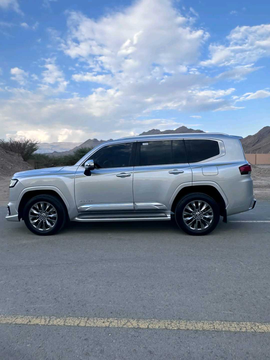Car Image 2024 TOYOTA LAND CRUISER VX.R