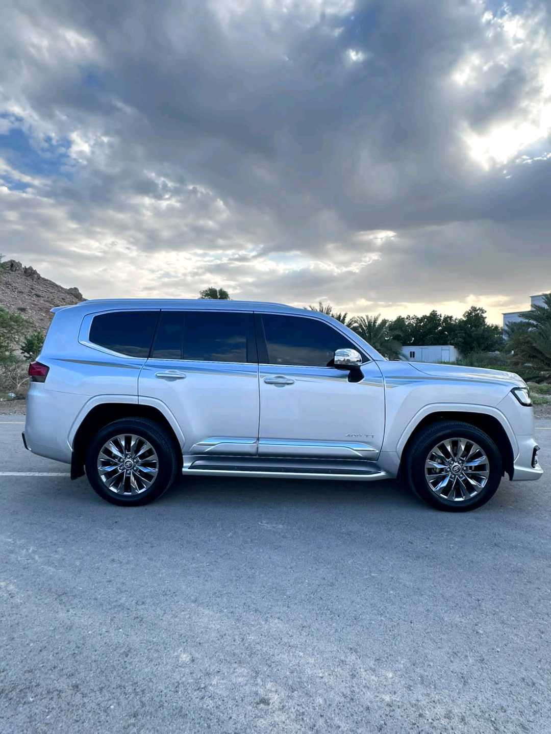 Car Image 2024 TOYOTA LAND CRUISER VX.R