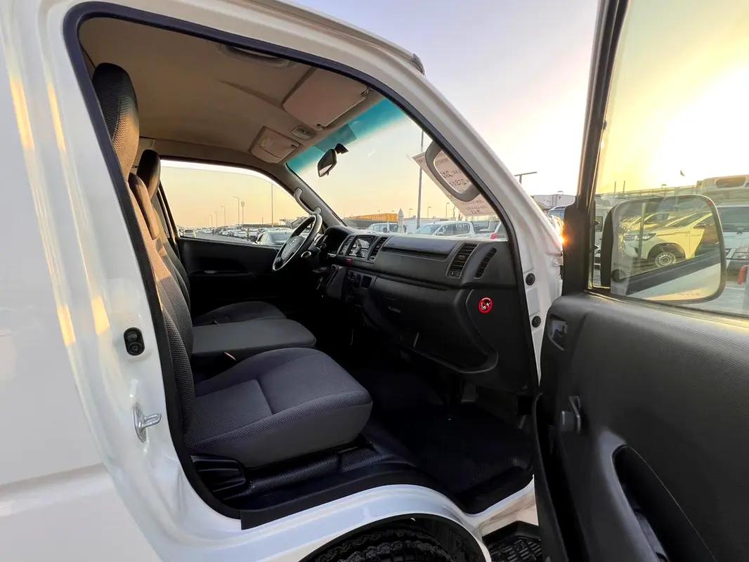 Car Image 2021 TOYOTA Hiace GLS