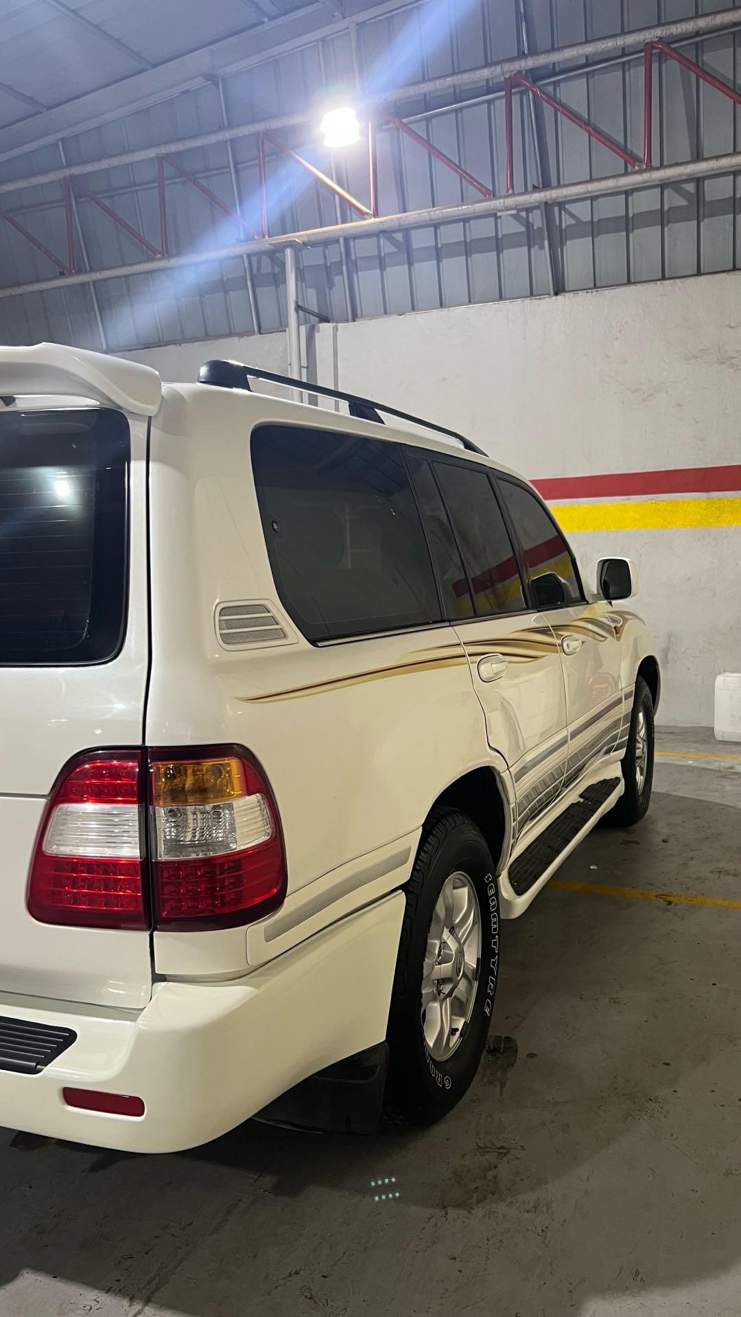 Car Image 2006 TOYOTA LAND CRUISER VX.R