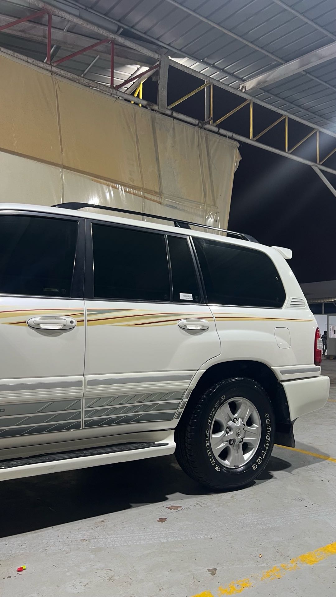 Car Image 2006 TOYOTA LAND CRUISER VX.R