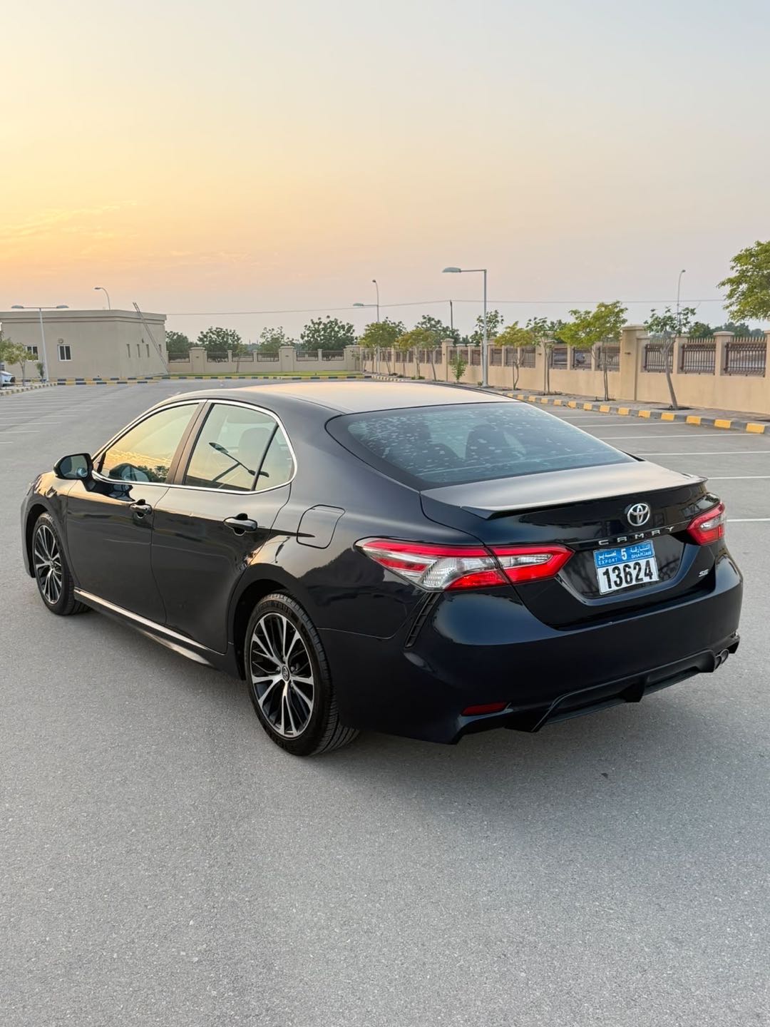 Car Image 2018 TOYOTA CAMRY SE