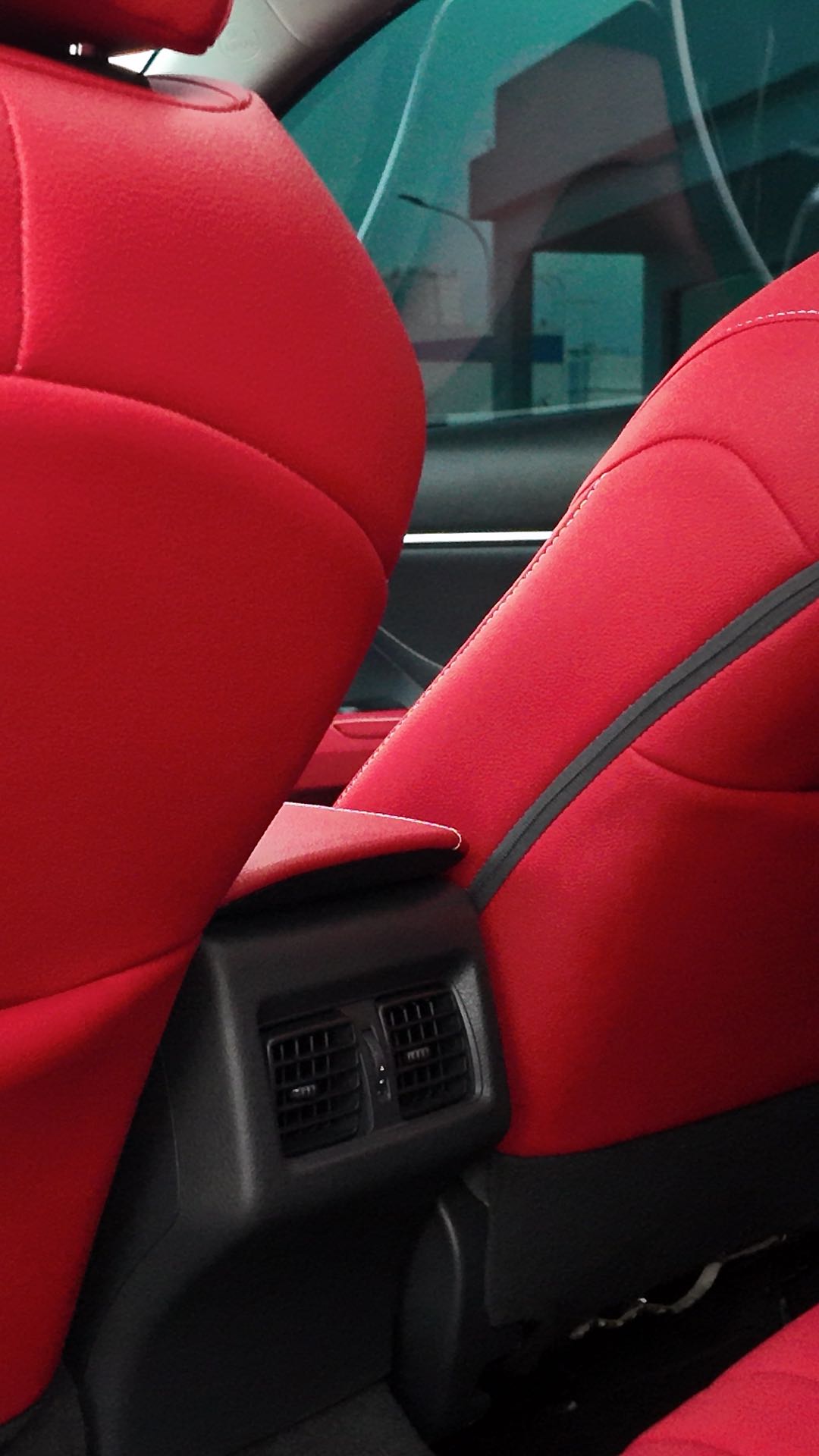 Car Image 2018 TOYOTA CAMRY XSE