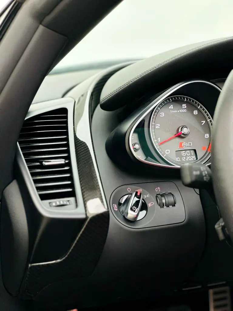 Car Image 2014 AUDI R8 V8