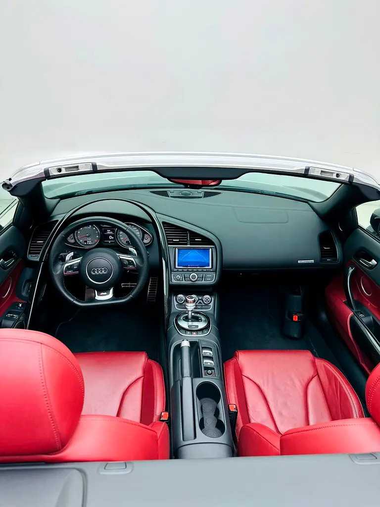 Car Image 2014 AUDI R8 V8