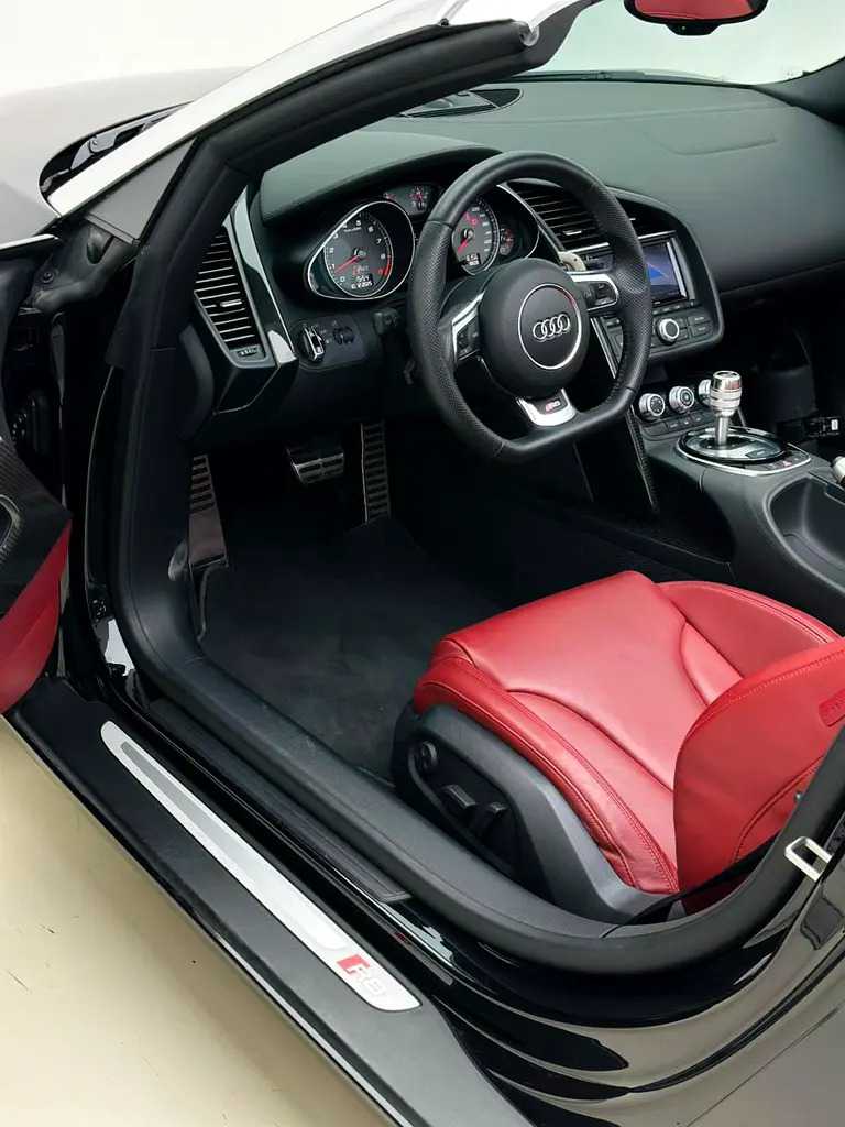 Car Image 2014 AUDI R8 V8