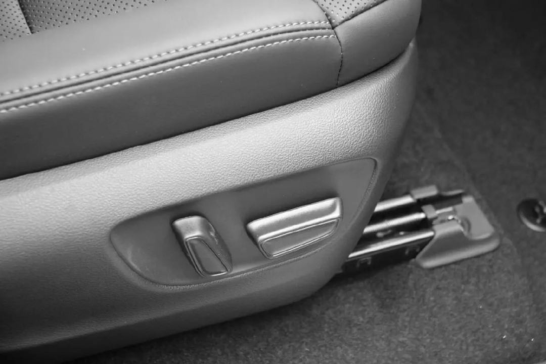 Car Image 2026 TOYOTA LAND CRUISER GX.R