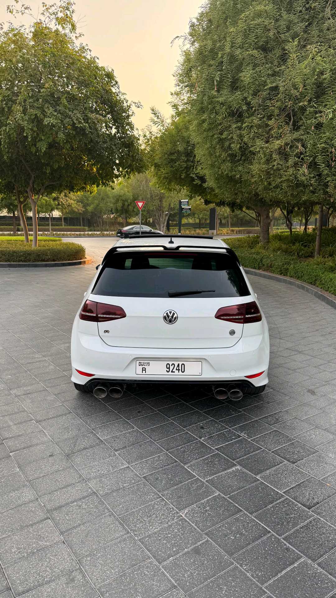 Car Image 2017 VOLKSWAGEN GOLF TSI
