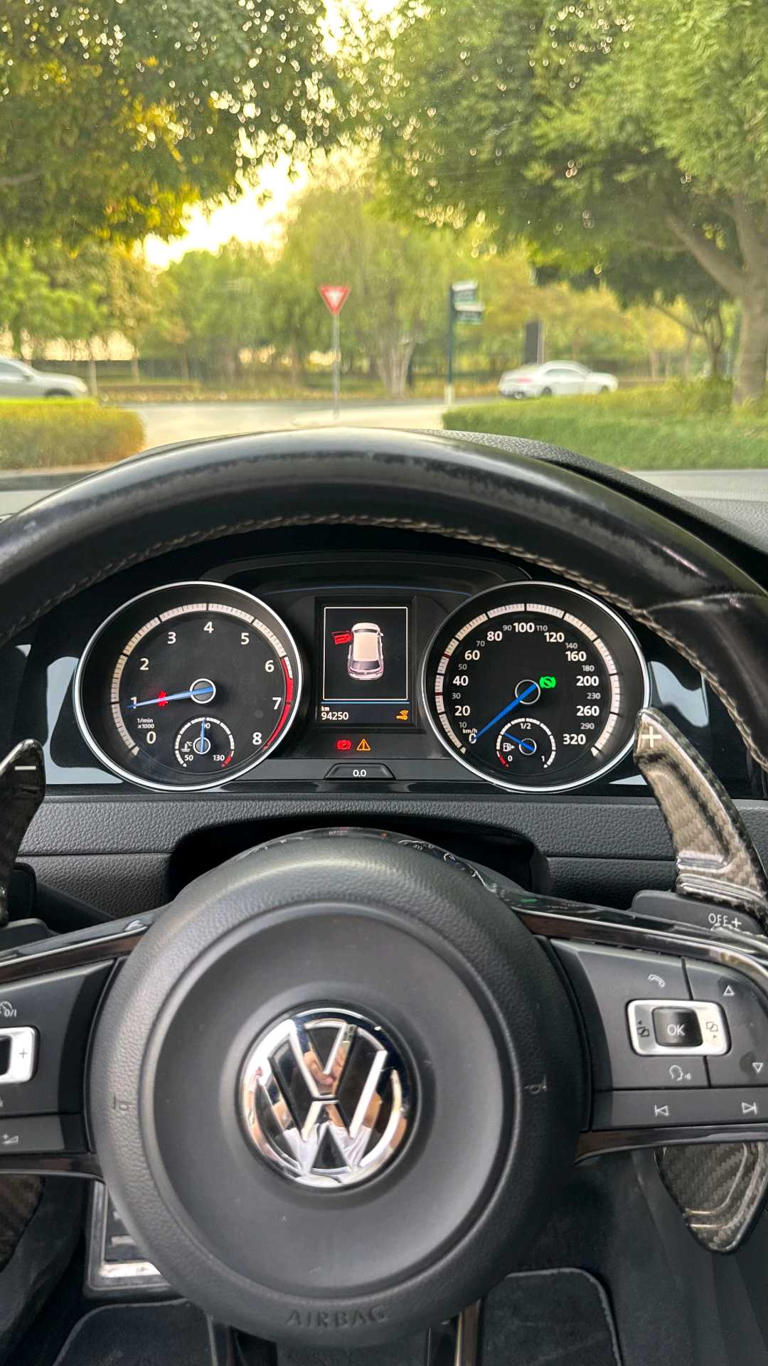 Car Image 2017 VOLKSWAGEN GOLF TSI