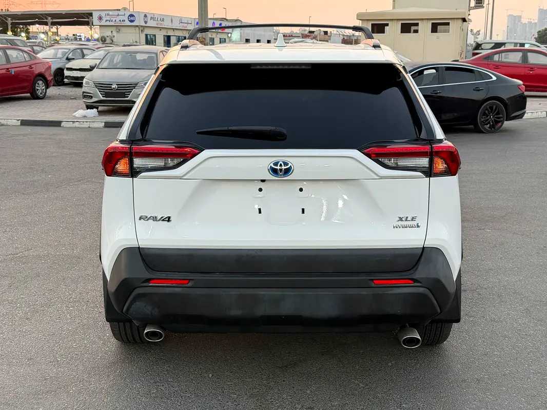 Car Image 2021 TOYOTA RAV4 XLE